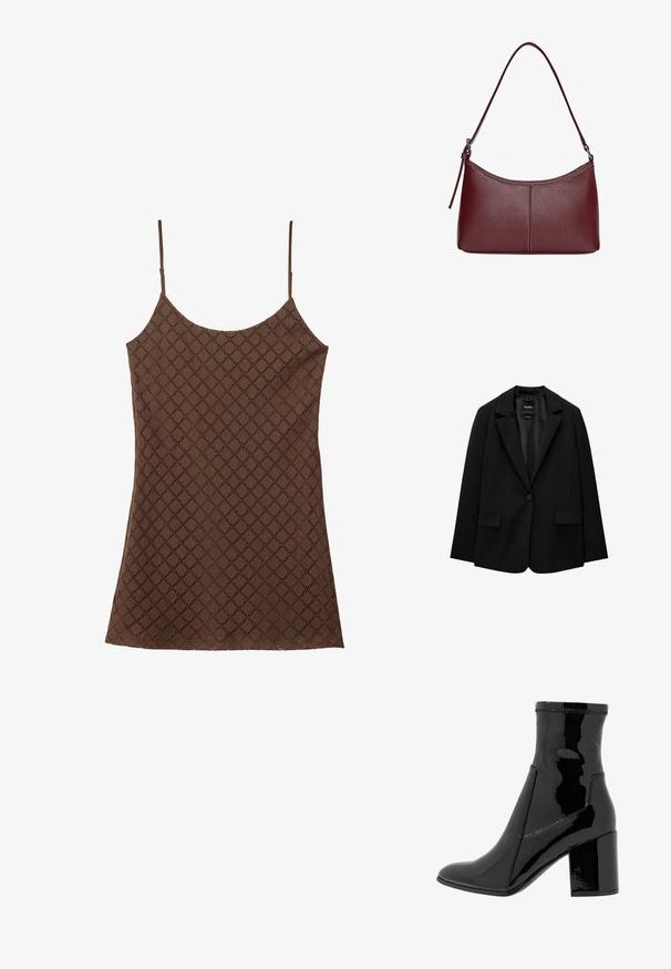 Blazer noir en tissu lisse avec une fermeture à bouton unique, des revers crantés et deux poches avant. Design minimaliste, coupe ajustée.; Camisole en dentelle marron avec de fines bretelles, présentant un motif en diamant texturé sur tout le tissu et un ourlet droit.; Bottine noire en vernis avec une texture lisse, bout pointu et un talon bloc structuré. Caractérisée par un design sans fermeture éclair et des coutures contrastées.; Sac à main en cuir bordeaux avec une forme arrondie, une bandoulière unique et des coutures au centre. Texture lisse, matériel minimal.