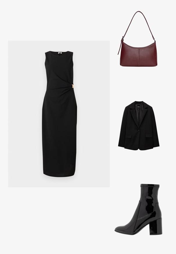Czarna marynarka wykonana z gładkiego materiału, z pojedynczym zapięciem na guzik, wykrojonymi klapami i dwoma przednimi kieszeniami. Minimalistyczny design, dopasowany krój.; Bezramionowa czarna midi sukienka z okrągłym dekoltem i drapowaniem po bokach, zapięta złotym zapięciem w talii.; Czarne lakierowane botki za kostkę o gładkiej fakturze, z ostro zakończonym noskiem i wyraźnym blokowym obcasem. Charakteryzują się brakiem zamka oraz kontrastowym przeszyciem.; Bordowa torebka skórzana o zaokrąglonym kształcie, z jednym paskiem na ramię i przeszyciami w centrum. Gładka faktura, minimalna ilość elementów metalowych.
