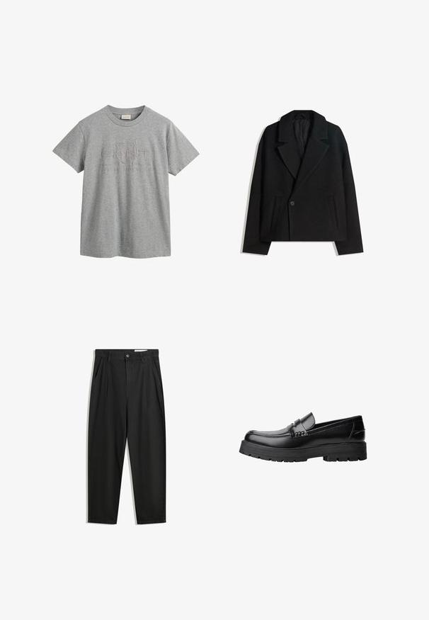 Čierny kabát s dvojitým zapínaním zo zmesi vlny s vyžehlenými klopami, dvoma bočnými vreckami a jedným gombíkom. Mäkká, štruktúrovaná látka.; Šedé bavlnené tričko s krátkymi rukávmi a okrúhlym výstrihom, s vyvýšeným logom, ktoré obsahuje "GANT" a "American Sportswear."; Čierne bavlnené nohavice s voľným strihom, s klasickým pásom, prednými záhybmi a bočnými vreckami. Hladká textúra bez vzorov.; Čierne kožené mokasíny s masívnou podrážkou a dekoratívnym pásom cez hornú časť, zobrazené z ľavého bočného profilu na bielom pozadí.