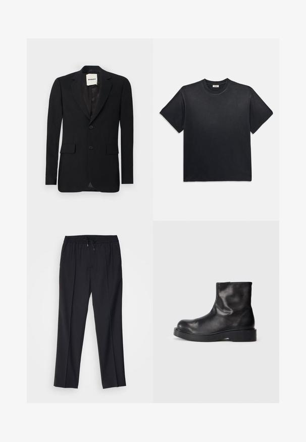 Blazer negru cu țesătură netedă, rever în formă de evantai, două buzunare frontale și două butoane. Dispune de un interior satinat și eticheta brandului în interior.; Tricou negru din bumbac, cu guler rotund și mâneci scurte. Prezintă o croială lejeră, o textură fină și un design minimalist.; sandro ALPHA - Pantaloni chino - noir; Bocanci negri din piele pentru gleznă, cu vârf rotund, textură netedă și talpă robustă din cauciuc negru. Design minimalist, fără hardware vizibil.