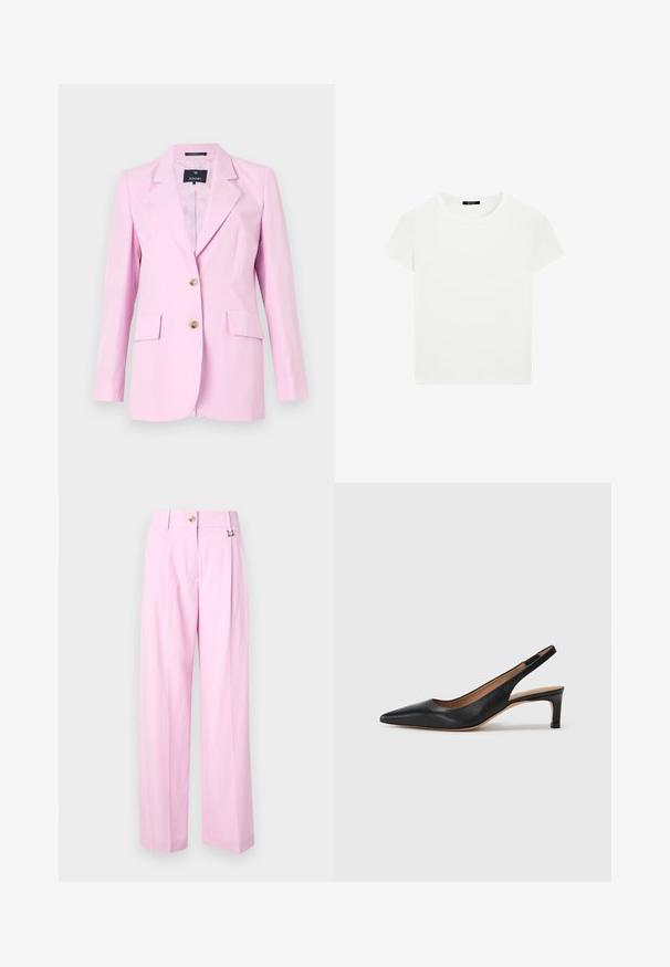 Różowa marynarka wykonana z gładkiego materiału, o dopasowanym kroju, z klapami w kształcie notcha, dwoma przednimi kieszeniami i guziczkami w złotym odcieniu.; Prosta, biała koszulka z krótkim rękawem i okrągłym dekoltem, o dopasowanym kroju, zaprezentowana na płasko na białym tle.; Jasnoróżowe, szerokie spodnie z plisą z przodu, zapięciem na guziki oraz metalowym zapięciem. Gładka faktura i minimalistyczny design.; Czarne skórzane czółenka na potylicy z wydłużonym noskiem, niskim obcasem i gładką fakturą. Posiadają cienki, regulowany pasek zapewniający pewne dopasowanie.