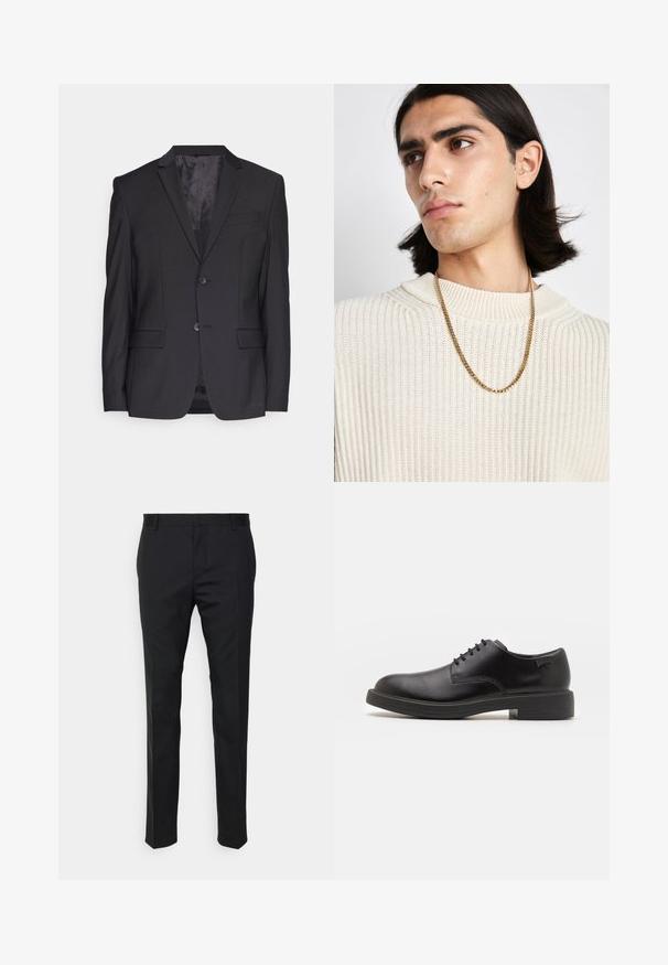 Zwarte blazer van gladde stof, met een geknipt revers, twee knopen en een enkel borstzakje. Tailored ontwerp met twee voorzakken.; Witte lange mouwen overhemd met knopen, gemaakt van katoen, voorzien van een klassieke kraag, voorkant met knopen en minimale stikdetails.; Zwarte op maat gemaakte broeken met een rechte pasvorm, gemaakt van gladde stof. Beschikt over riemlussen en een plooi-detail aan de voorkant.; Zwarte leren veterschoen met een ronde neus, een gladde textuur, minimale stiksels en een lage rubberen hak. Logo op de hak.; Gouden kettinghalsketting gedragen boven een crème geribbelde gebreide trui; zachte textuur met een hoge kraag en een subtiel patroon in de stof.
