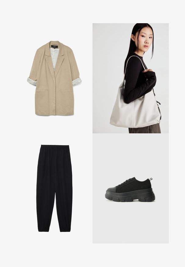 Blazer beige oversize con una texture morbida, due tasche frontali e maniche a righe arrotolate in crema e blu chiaro.; T-shirt nera in cotone con maniche corte sopra un sotto manica lunga bianca, caratterizzata da una sottile texture. Design con scollo rotondo.; Pantaloni neri leggeri con vita elastica e caviglie arricciate. Il tessuto è liscio e presenta un design rilassato e affusolato.; Sneaker nere con suola in gomma spessa, superiore in tessuto testurizzato, punta rotonda e design con lacci. Presenta occhielli rinforzati e linguetta sul retro.; Borsa a mano beige realizzata in materiale morbido, caratterizzata da un design morbido, dettagli cuciti e due manici. Adatta per l'uso quotidiano.