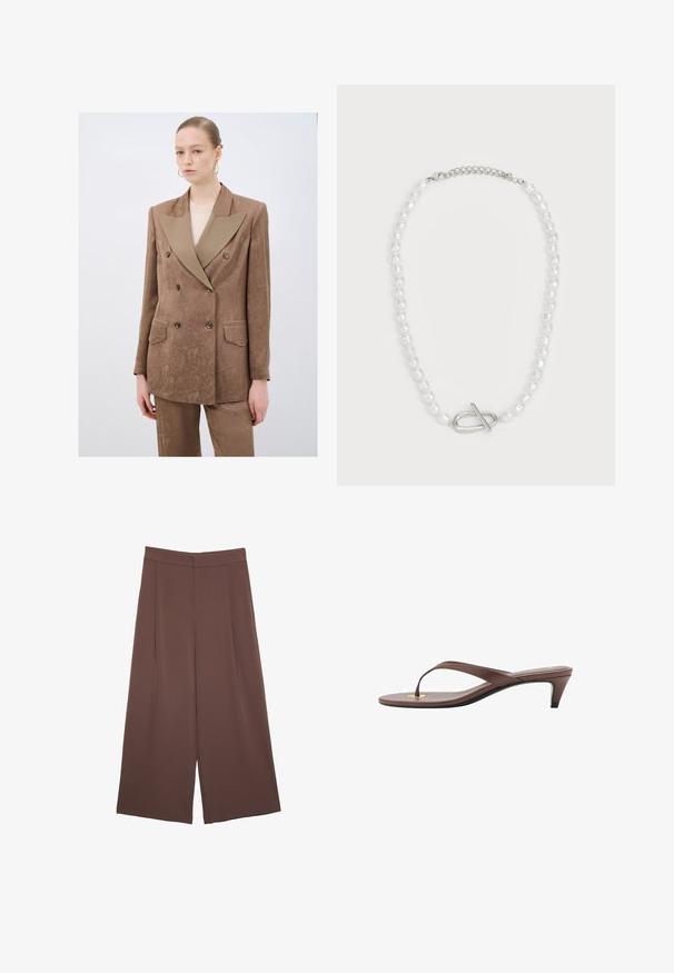Hnědý dvouřadý blazer s kontrastním béžovým klopovým límcem, texturovanou látkou a dvěma předními kapsami, doplněný o odpovídající kalhoty.; Dlouhá rukávová top v krémové barvě vyrobený z měkké tkaniny s volným střihem, s otevřeným výstřihem a spadlými ramenními švy.; Hnědé široké kalhoty s hladkou texturou, vysokým pasem a předními záhyby. Materiál je lehký a volně splývá.; Hnědé sandály s podpatkem a tenkým páskem, zaoblenou špičkou a malým zlatým akcentem na stélce.; Bílý perlový náhrdelník s různými tvary a velikostmi, ozdobený stříbrným zapínáním na otočný klips. Hladký povrch s lesklým finišem.