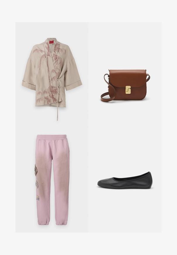 Beige kimono-inspirerad wrap topp i lätt tyg, med ett rosa palmtree-mönster och knytning i midjan, med vida ärmar.; Vit kortärmad t-shirt i ribbat tyg. Rund halsringning, normal passform och diskreta sömdetaljer. Inga mönster eller tryck.; Rosa sweatpants med elastisk midjeband, med dekorativa lappar i diamantsform på vänster sida och elastiska manschetter vid anklarna.; Svart läderballerinaskor med rund tå, slät yta, minimala söm detaljer och en flexibel sula.; Brun läderhandväska med klaffstängning, guldfärgad hårdvara, axelrem och en slät yta. Kompakt rektangulär form.