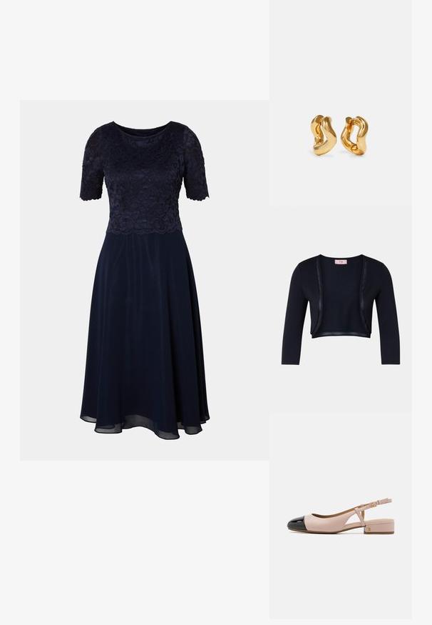 Tengerészkék, rövidített kardigán, puha, sima textúrával, hosszú ujjakkal és selyem díszítéssel az elülső nyitott részen.; Tengerészkék ruha csipkebodróval, rövid ujjal és folyós szoknyával. Simaság és térd alatti szegés, finom fényességgel.; Blush bőrből készült slingback cipő fényes fekete orral. Kis tömbsarokkal és állítható boka pánttal rendelkezik.; Arany tónusú fülbevalók hullámzó dizájnnal, sima, fényes felülettel és aerodinamikus formával. Nincsenek látható zárak.