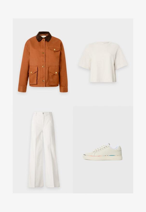 Brun bomuldsjakke med krave i ruskind, trykknapper og to forlommer med påsyede lommer foran. Indeholder en lille lomme på venstre bryst.; Karamelfarvet cropped t-shirt lavet af ribbet stof, med rund halsudskæring og korte ærmer i en afslappet pasform.; Hvide vidde bukser lavet af bomuld med en glat tekstur. Har en frontknap, lynlås, og fire-lomme design.; Off-white lav-Top sneakers med snørebåndsdesign, hvid indvendig foring og subtil flerfarvet kant langs sålens kant, set fra siden.