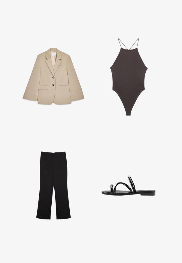 Bež žaket s šal reverom, dvema prednjima flap žepoma in dvema mesingama gumbi. Ima strukturiran dizajn in gladko teksturo tkanine.; Rjav, enodelni kopalke z visokim ovratnikom in tankimi nastavljivimi naramnicami; ima visok rez na nogah in gladko teksturo. Brez vzorcev ali okrasnih elementov.; Črne hlače ravnega kroja z naglavnimi žepi in stranskimi razporki na robu. Narejene iz mehke, gladke tkanine. Primerne za različne priložnosti.; Črne ravne sandale s sijajno končno obdelavo, tremi tankimi trakovi in okroglo kovinsko podrobnostjo na prstih. Elegantna zasnova z minimalnim peto.