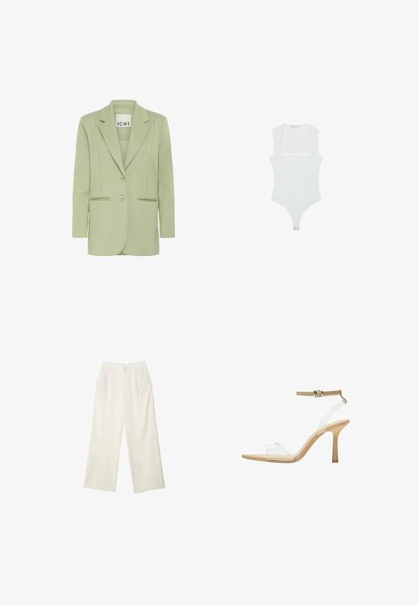 Svijetlo zeleni blejzer od mekog materijala, s reverkragnom, dva gumba i dva prednja džepa s paspulanima.; Bijela bodi s kvadratnim izrezom, bez rukava, glatke teksture i kopčanjem na dnu. Jednostavan i minimalistički stil.; Hlače širokih nogavica od kremaste tkanine s glatkom teksturom, s jednim prednjim gumbom, suptilnim plitvicama i visokim strukom.; Sandal s prozirnim potplatom i prozirnim gornjim dijelom, bež uloškom i tankim remenom oko gležnja. Ima špicasti vrh i tanak visoki potplat.
