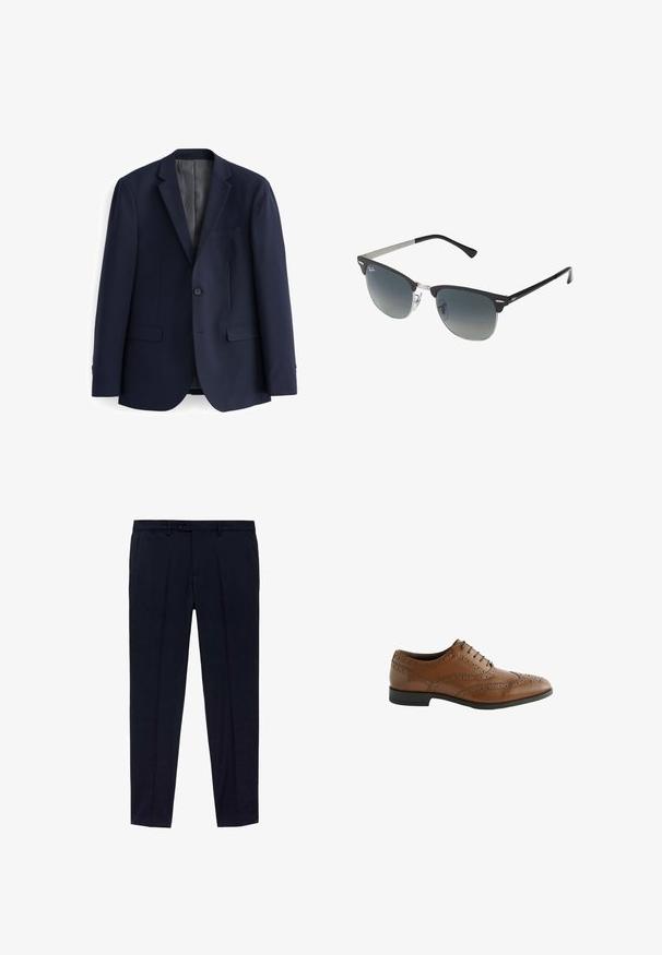 Námorně modrý blazer vyrobený z hladké tkaniny, s dvouzápadovým zapínáním, klopami a dvěma předními kapsami v přímém střihu.; Balení tří triček: jedno černé a dvě bílá. Každé má kulatý výstřih, krátké rukávy a je vyrobeno z hladké bavlněné látky.; Námořnické modré kalhoty s plochým předním designem, vyrobené z hladké tkaniny. Mezi vybranými detaily jsou dva boční kapsy a zipový přední zapínání na knoflík.; Hnědé kožené společenské boty s propracovanými detaily v broguingu, kulatou špičkou a plochým podpatkem. Obsahují pět dírek na šněrování a hladkou texturu.; Černé a stříbrné sluneční brýle ve tvaru kočičích očí, se stupňovitými skly a kovovými detaily na rámu. Plastové nožičky s šedými konci.