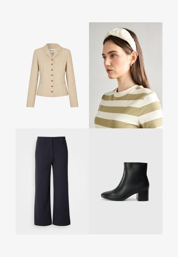 Blazer bege com um corte ajustado, apresentando um colarinho com corte em bico, seis botões em tom dourado e dois bolsos laterais. Tecido texturizado.; Duas camisetas pretas de manga longa com design em V, feitas de um tecido macio e elástico, apresentando uma textura suave e um formato ajustado.; Calças largas de tecido azul marinho escuro. Apresentam uma frente lisa, passantes para cinto e bolsos laterais. O material é suave com um ligeiro alongamento.; Botas de tornozelo em pele preta com bico pontiagudo e um salto robusto. Textura suave com acentos mínimos e um design ajustado e elegante.; Fita de cabelo almofadada em creme com design torcido, acompanhada de uma camisa às riscas bege e branca com escote redondo. Acentos discretos em joias.