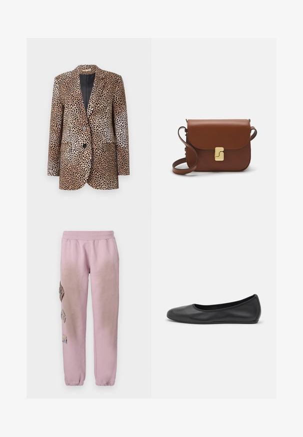 Beige- und schwarze Bluse mit Leopardenmuster, ausgestattet mit zwei Knöpfen, Reverskragen und Seitentaschen. Sie besteht aus einem glatten, glänzenden Stoff.; Weißes kurzärmliges T-Shirt aus geripptem Stoff. Runder Halsausschnitt, normale Passform und dezente Nähte. Keine Muster oder Grafiken.; Rosa Sweatpants mit elastischem Bund, verziert mit dekorativen Patches in Diamantform auf der linken Seite und elastischen Bündchen an den Knöcheln.; Schwarze Leder-Ballettschuhe mit abgerundeter Spitze, glatter Textur, minimalen Nähdetails und einem flexiblen Sohlen-Design.; Braune Ledertasche mit Klappenverschluss, Beschlägen in Goldfarbe, einem Schultergurt und einer glatten Oberfläche. Kompakte rechteckige Form.