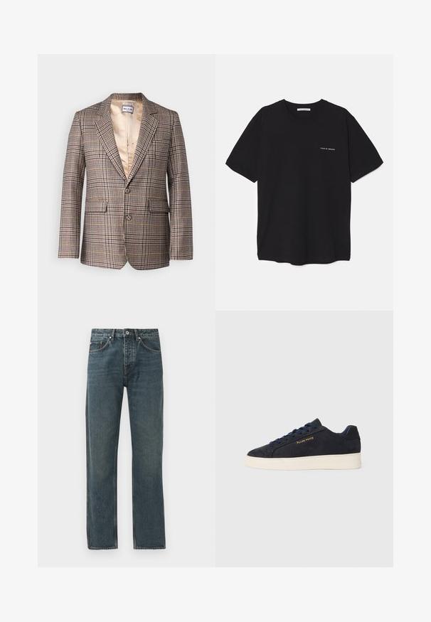 Kockás zakó barna, bézs és piros árnyalatokban. Ék alakú gallérral, két elülső zsebbel és selyem bélelt béléssel rendelkezik.; Fekete pamut T-shirt kerek nyakkivágással, rövid ujjakkal, és fehér logónyomattal a bal mellrészen. Egyszerű, egyszínű dizájn.; Sötétkék farmernadrág egyenes lábbal, öt zsebbel, gombos záródással és kontrasztos varrási részletekkel.; Sötétkék velúr, alacsony szárú teniszcipő fehér talppal, sötétkék fűzőkkel és arany színű "Filling Pieces" logóval az oldalán.