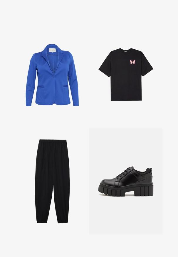 Modrá sako z hladkej tkaniny so špicatým golierom, s jedným gombíkom na zapínanie, dvoma prednými vreckami a priliehavým strihom.; Čierne bavlnené tričko s krátkymi rukávmi, s malým ružovým motýlikom na ľavej hrudi. Design s okrúhlym výstrihom a uvoľneným strihom.; Čierne, ľahké nohavice s elastickým pásom a zúženými nohavicami. Tkanina je hladká a má voľný, zúžený strih.; Čierne kožené platformy s masívnym blokovým podpätkom, okrúhlou špičkou a tradičným šnurovaním. Má hladký povrch a minimálne detaily.