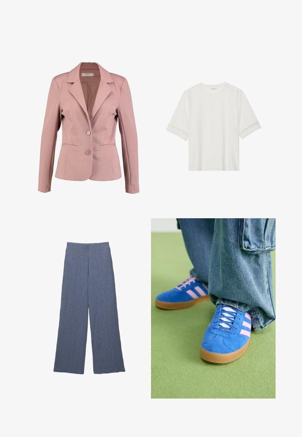 Blazer roz deschis cu guler în formă de V, cu un singur rând de nasturi, două butoane și două buzunare frontale. Material neted cu o ușoară strălucire.; Tricou alb cu mânecă scurtă, confecționat din bumbac, cu dantelă decorativă pe marginea mânecilor și un guler rotund.; Pantaloni largi texturati de culoare albastră, cu un design canelat, dotați cu un brâu înalt și o croială lejeră, potriviți pentru ținute casual.; Pantofi din piele întoarsă albaștri cu dungi roz și șireturi albe, având o talpă din cauciuc gumat, asortați cu pantaloni din denim largi pe o suprafață verde.