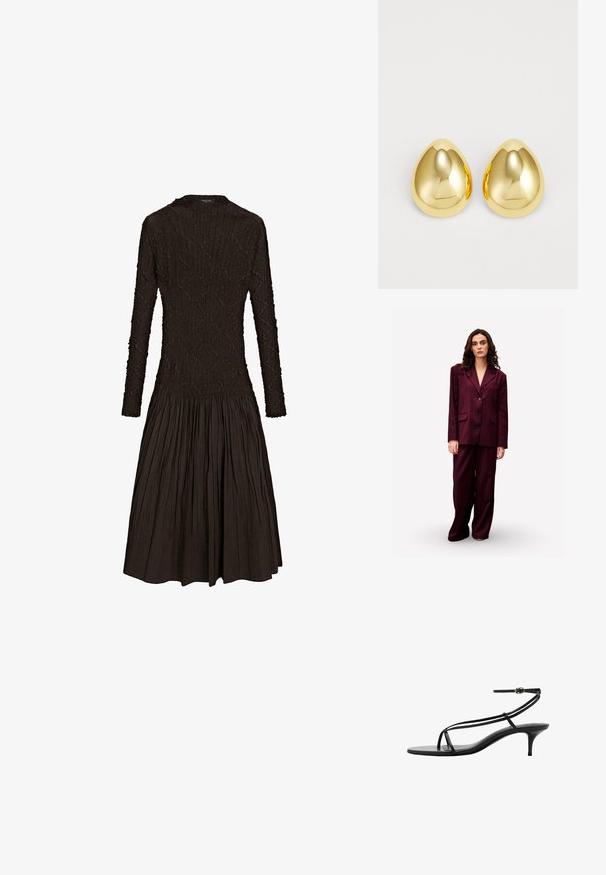 Vrouw met lange krullende haren, gekleed in een losse donker burgundy suit met wijde broekspijpen, staand tegen een effen lichte achtergrond.; Langärmd dress in bruin met een zachte bodice en een getailleerde taille, overgaand in een geplooide, uitlopende rok. Ronde halslijn, geen zichtbare hardware.; Zwarte sandalen met hak, voorzien van dunne, verstelbare enkelbandjes, een minimalistisch ontwerp, open teen en een slanke, doorlopende hak. Glad oppervlak.; Bruine geweven leren handtas met een gebogen, geknoopte hengsel en een ritsluiting. Glad oppervlak en ronde vorm.; Gouden studoorbellen met een gladde, gepolijste afwerking en een druppelvorm, die licht reflecteren voor een glanzende uitstraling.