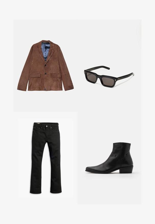 Brauner Wildleder-Blazer mit geschlitztem Revers, zwei Fronttaschen, einer Brusttasche und satinblauer Fütterung; verfügt über zwei schwarze Knöpfe.; Weißes geripptes Tanktop mit einem silbernen Kettenmotiv und zwei Hundemarken, die die Texte "HASS" und "MITGEFÜHL" zeigen.; Schwarze Denim-Jeans mit geradem Beinschnitt, fünf Taschen, metallischem Knopfverschluss und dezenten Steppdetails. Glatte Textur und einfarbig.; Schwarze Leder-Ankle-Boots mit spitzer Zehenpartie, minimalen Nähdetails, einem mittelhohen Blockabsatz und einer glatten, polierten Oberfläche.; Schwarze rechteckige Sonnenbrille mit dunklen Gläsern, dickem Kunststoffrahmen, goldenen Akzenten an den Bügeln und eingraviertem Markenlogo am Arm.