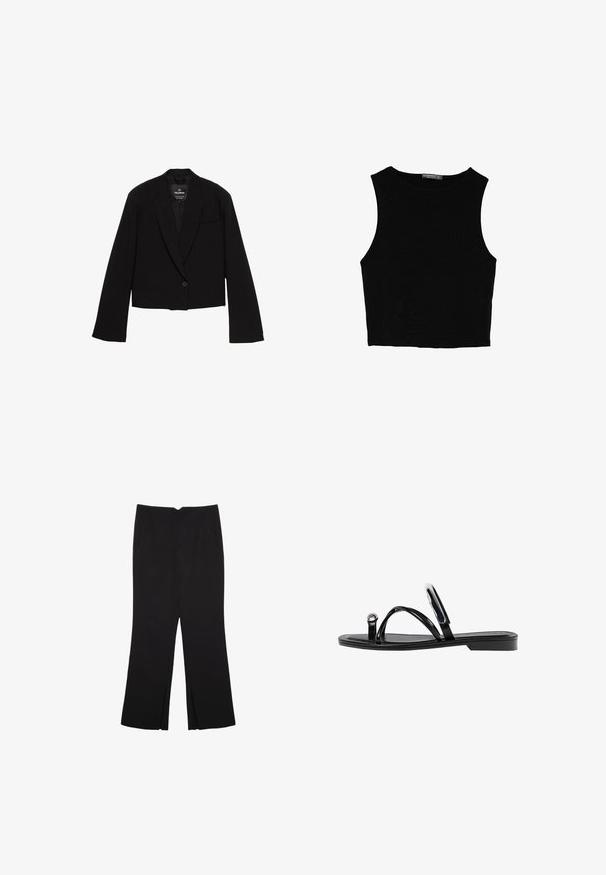 Geknipt zwart colbert van gladde stof, met een enkele knoopsluiting, inkepingen bij de revers en een borstzak met een minimalistisch ontwerp.; Zwarte mouwloze crop top van soepel materiaal, met een ronde hals en een schone, eenvoudige uitstraling zonder patronen of hardware.; Zwarte broek met een rechte pasvorm, voorzien van zijzakken en plooien aan de onderzijde. Gemaakt van zachte, gladde stof. Geschikt voor verschillende gelegenheden.; Zwarte platte sandalen met een glanzende afwerking, drie dunne banden en een ronde hardware detail bij de teen. Slank ontwerp met een minimalistische hak.