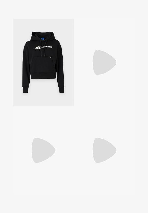Svart cropped hettegenser laget av mykt stoff, med frontlomme, snorhette og hvit tekstlogo "KARL LAGERFELD JEANS."; Svart langermet skjorte med krage, utstyrt med et blomsterutlinjemønster i mørkegrått. Laget av glatt stoff med en avslappet passform.; Plissert skjørt med et blomstermønster i svart og hvitt, med en lys toppdel med blomster og en solid svart nederkant.; Sorte lærmules med spiss tå og lav, blokkert hæl. Glatt tekstur med et elegant design. Åpen bak med minimal detaljering.; Beige semsket veske med rektangulær form, med glidelås og samlet kant. Glatt tekstur med minimale sømmer og ingen synlig maskinvare.