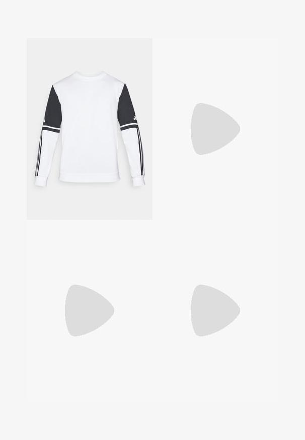 Weißer Pullover mit schwarzen Ärmeln, ausgestattet mit drei schwarzen Streifen an jedem Arm und einem Rundhalsausschnitt. Hergestellt aus weichem, strukturiertem Stoff.; Weißes Baumwoll-T-Shirt mit Rundhalsausschnitt und kurzen Ärmeln. Schwarzes Adidas-Logo und der Text "FOOTBALL FUTBOL SOCCER" auf der Vorderseite gedruckt.; Schwarze Sporthose mit einem dehnbaren Bund, weißen Seitenstreifen und einem kleinen weißen Logo auf dem Oberschenkel. Hergestellt aus einem glatten, leichten Material.; Schwarze Sportschuhe mit einem strukturierten Mesh-Obermaterial, weißen Akzentstreifen, einer gepolsterten Sohle und einer verstärkten Ferse für Unterstützung.