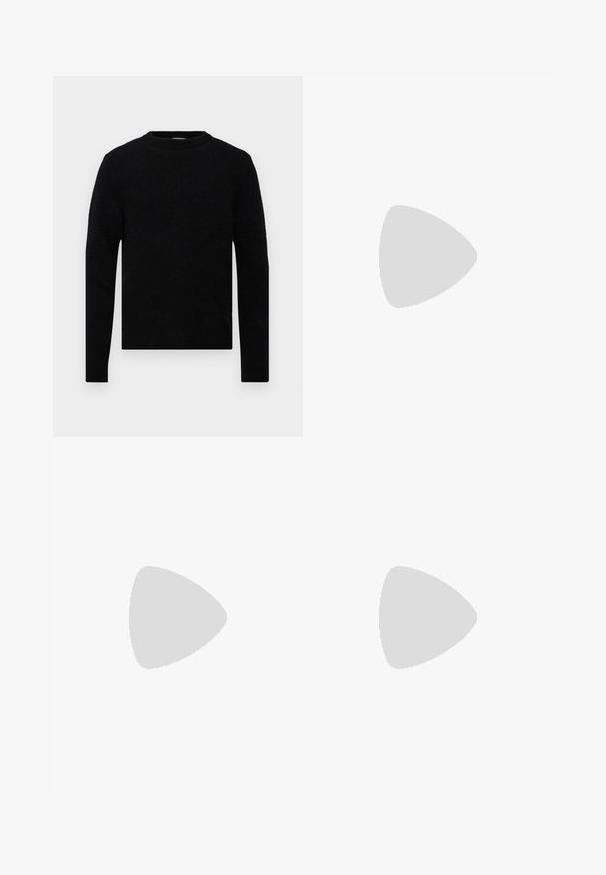 Filippa K SWEATER - Maglione - black; Pantaloni neri realizzati in un mix di tessuto e pelle, con pannelli in pelle sulle ginocchia, cintura regolabile e tasche con zip.; Stivale alla caviglia in pelle nera con una texture liscia, profilo snello, cuciture laterali e un tacco quadrato basso. Presenta un pratico lacciolo sul retro.; Borsa a mano in pelle nera con un design strutturato, dotata di manico superiore, chiusura con zip e texture liscia. Accento del logo semplice sul fronte.