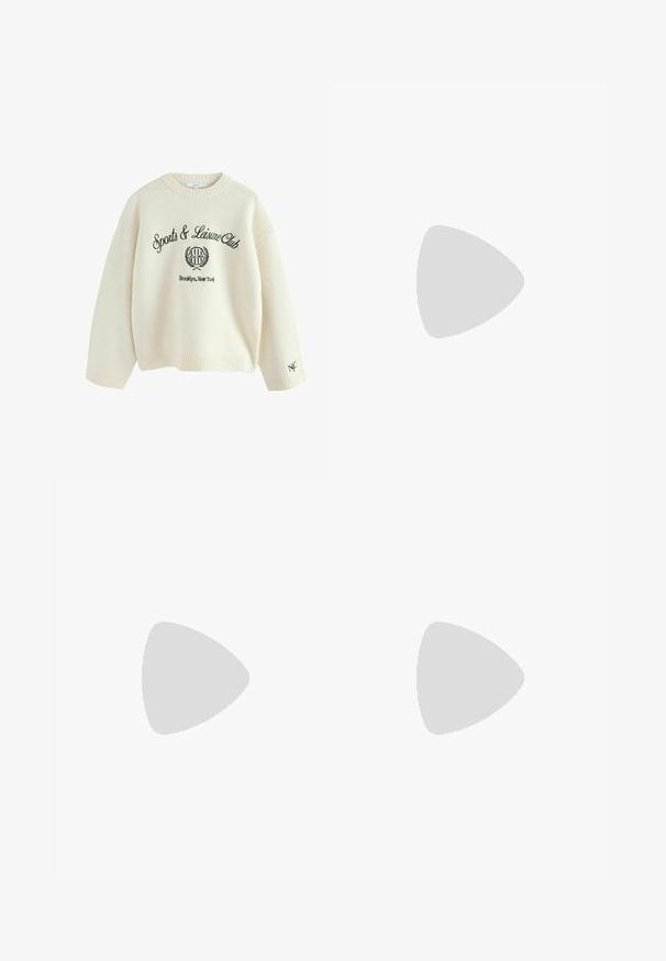 Crème-kleurige trui van zachte stof met een ronde hals. Voorzien van zwarte geborduurde tekst: "Sports & Leisure Club" en een logo. Ribgebreide mouwen.; Lichtblauwe denim jeans met een rechte pasvorm, elastische drawstring taille, opgerolde cuffs en front pockets. Ontworpen met subtiele vervagingen.; Bruine suède instapschoen met een rood en crèmekleurig patroon aan de rand, een gestructureerde zool en het UGG-logo aan de zijkant. Heeft een lichte platformhoogte.;  schildpadbril met ovale monturen en groene lenzen. Heeft dunne spijlen met een metalen accent nabij de scharnieren.