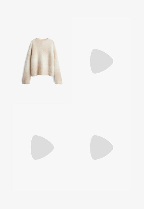 Lichtbeige fuzzy sweater met een ronde halslijn, lange mouwen en een relaxte pasvorm. Zachte textuur met een gradient patroon.; Marineblauwe, lichte broek met een losse pasvorm. Voorzien van een elastische tailleband en rechte pijpen, gemaakt van een gladde stof zonder patronen.; Luipaardprint loafers van suede, met een ronde neus, vetersluiting en platte, flexibele zolen, gecombineerd met blauwe jeans.; Bordeaux leren handtas met een gebogen vorm. Voorzien van een enkele schouderband en een bovenrits, met een gladde, getextureerde oppervlakte.