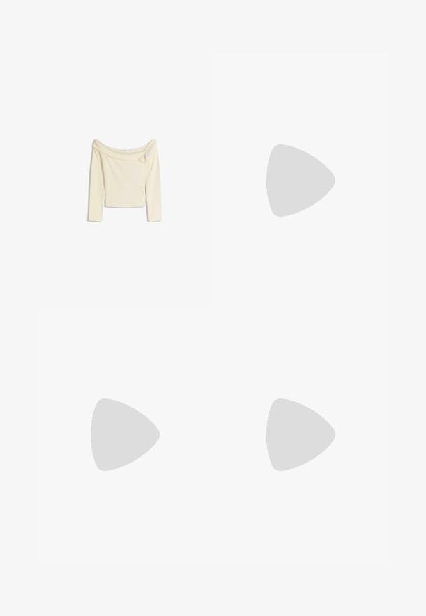 Off-the-shoulder, langærmet top i creme, lavet af blødt, strækbart stof med en let cropped design og ribbet halsudskæring.; Stradivarius FITTING - A-snit nederdel - white; Brune læder slingback pumper med spids tå og en tynd hæl. Har en lille accentspænde på remmen og en blank finish.; Lys grå lædertaske med en buet form, guldhardware, en lås foran og syede detaljer. Justerbar skulderrem inkluderet.