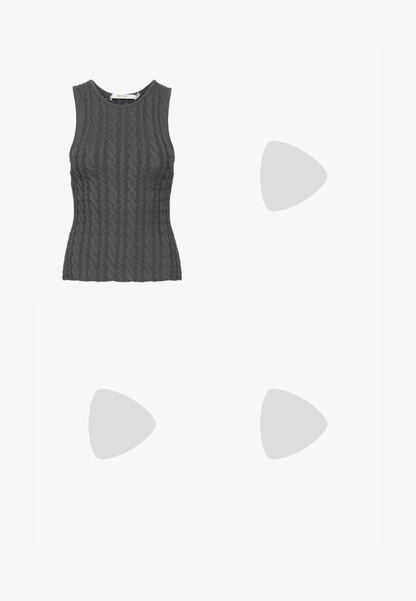Top senza maniche grigio a lavorazione a trecce con scollatura rotonda, caratterizzato da un motivo testurizzato e una forma aderente. Etichetta del marchio visibile all'interno.; Jeans neri a vita alta in denim, con taglio dritto, design a cinque tasche e chiusura frontale con bottone.; Calvin Klein HEEL - Stivaletti texani / biker - black; Occhiali da sole neri con design a occhio di gatto, dotati di lenti scure, finitura lucida e sottili accenti del logo sulle asticelle.; Orecchini a cerchio in argento con una finitura liscia e lucente. Forma arrotondata, design leggero, con chiusura a perno.