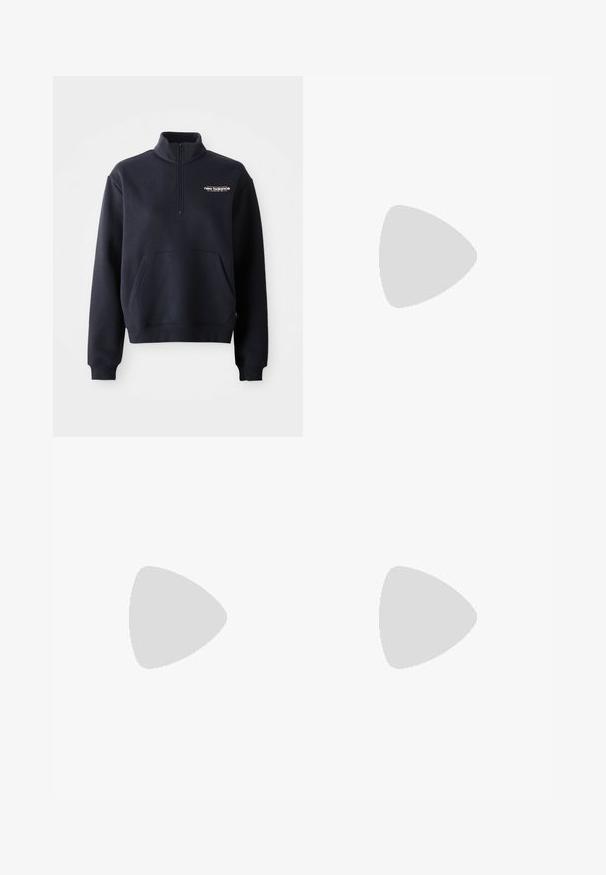 Tengerészek színű polár pulóver magas gallérral, fél cipzárral az elülső részen, és kenguru zsebből. Finom "New Balance" logóval fehér színben.; Világosszürke melegítőnadrág, elasztikus derékkal, tapered lábakkal és bordás bokákkal. Puha, strukturált anyagból készült. Fehér logó részlet az oldalon.; Könnyű futócipő fehér és világos mentollal, kék akcentusokkal, texturált hálós felsőrésszel és párnázott talppal, hangsúlyos sarokkal.; Beige messenger táska két elülső zsebből, szövetből készült. Túlméretezett fekete kardigán fehér csíkokkal és hímzett szöveges részletekkel.