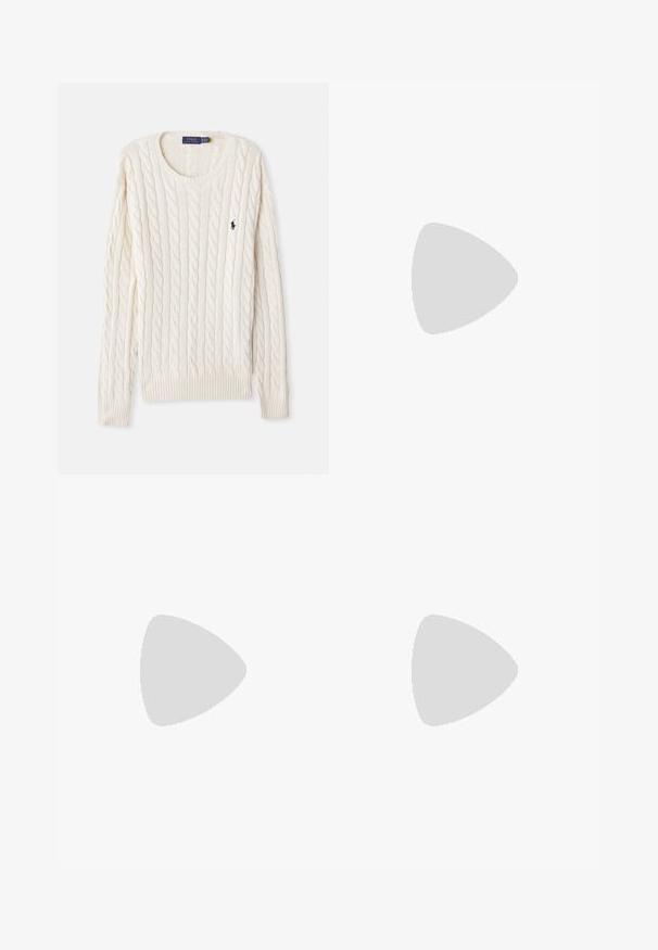 Kermanneule pitkähihainen villapaita, jossa on pyöreä pääntie ja pieni laivaston sininen Polo Ralph Lauren -logo vasemmassa rinnassa.; Vaaleansininen pitkähihaista paitaa, joka on valmistettu sileästä kankaasta, ja siinä on perinteinen kaulus sekä tummansiniset napit edessä.; Mustat housut suoranlahkeisella muotoilulla, valmistettu sileästä kankaasta. Ominaisuuksiin kuuluu etupleateet ja yksi nappikiinnitys vyötäröllä.; Musta nahkaloaferi pyöreällä varvalla, koristeellisesti varustetulla hihnalla ja metalliosilla sekä paksulla, teksturoidulla pohjalla. Sileä pinta hienovaraisin yksityiskohdin.