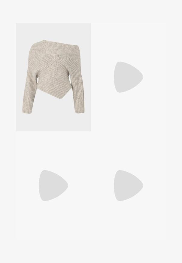 Cult Gaia LEA  - Striktrøje - fog; Bredde benbukser med et multicolor abstrakt mønster i blå, orange og brune nuancer. Fremstillet af et let stof med en glat tekstur.; Guldmetallic sandal med lav blokhæl, åben tå og ankelrem. Glat tekstur og minimalistisk design med en enkel spænde-lukning.; THEMOIRè CALIPSO  - Håndtasker - black