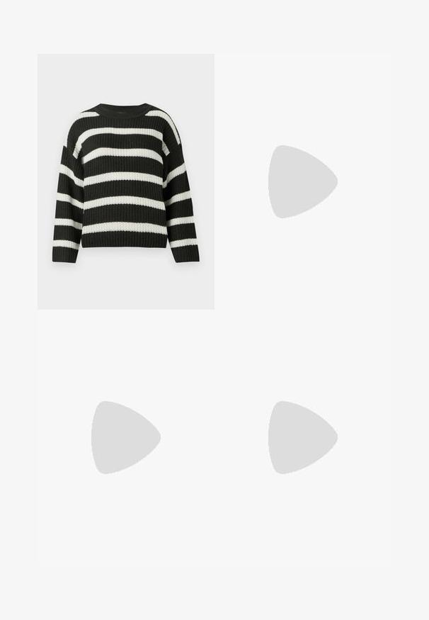 Pull en tricot rayé noir et blanc avec un col rond et des manches longues. Le tissu a une apparence texturée et tissée.; Haut noir à manches longues côtelé avec un col rond. Fabriqué à partir d'un tissu doux et extensible, il présente une silhouette ajustée et des détails minimalistes.; Shorts en simili cuir noir avec une taille élastiquée, présentant une texture lisse et un design ample. Pas de motifs ou d'accents visibles.; Bottes noires en cuir hautes jusqu'au genou avec un bout carré, un talon effilé et un détail de couture verticale le long de l'arrière de la tige. Texture lisse.