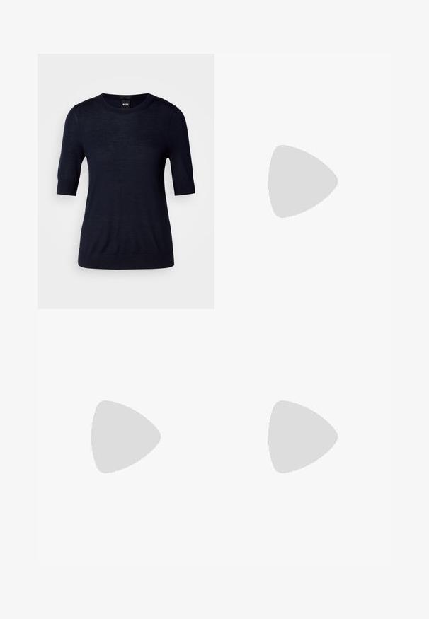 Navyblaues Kurzarm-Pullover aus leichtem Strickstoff. Mit Rundhalsausschnitt und geripptem Saum für eine schmale Passform.; Jeansweste in Dunkelblau, mit Kragen, Knopfverschluss vorne und flachen Taschen. Glatte Textur mit sichtbaren Nähmustern.; Blaue Wildleder-Slipper mit flacher Sohle, die an den Kanten mit einer gestickten Gestaltung versehen sind und einen dekorativen Metallelement an der Vorderseite besitzen.; Cremfarbener Handtasche mit strukturiertem Finish, gebogener Form, kurzem Griff und Logo-Detail in Gold. Reißverschlussverschluss oben.