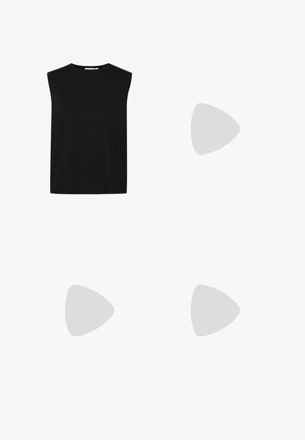 Zwarte mouwloze top met een ronde halslijn, gemaakt van een geribbelde stof, met een losse pasvorm en rechte zoom, ontworpen voor comfort.; Zwarte lange mouwen blouse met knopen, gemaakt van katoen, met een klassieke kraag, voorknoopsluiting en een ontspannen pasvorm met een gebogen zoom.; Blauwe denim shorts met een klassiek vijf-pocket ontwerp, een ritssluiting met een knoopsluiting en rafelige zoomranden.; Zwarte leren cowboylaars met spitse neus, lage gestapelde hak en een ingewikkeld geïmbossieerd bladerenpatroon op de schacht. Lus aan de bovenkant voor eenvoudig aantrekken.