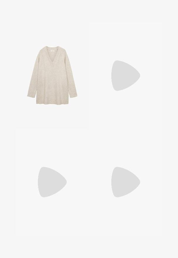 Pulover tricotat de culoare bej deschis, cu guler în V, mâneci lungi, mansete și tiv cu nervuri, având o textură moale și o croială lejeră.; Pantaloni cu picioare largi, de culoare crem deschis. Realizați dintr-un material neted, cu plisuri în față și buzunare laterale.; Cizme bej până la gleznă, realizate din piele netedă, cu vârf ascuțit și toc pătrat. Design fără cusături, cu detalii de cusut minime.; Geantă tote din suede maro cu două mânere lungi, închidere prin șnur și un design minimalistic. Textură netedă și fără accente vizibile de hardură.