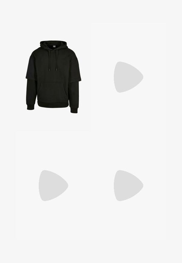 Schwarzer Hoodie mit Kängurutasche, verstellbarem Kapuzenzug und kurzen Ärmeln mit verlängerten Designelementen. Aus weichem, strukturiertem Stoff gefertigt.; Navyblaue Langarmshirt aus Baumwolle. Verfügt über einen Button-Down-Kragen, Knöpfe an der Vorderseite und Standardmanschetten. Glatte Textur ohne Muster.; Schwarzes T-Shirt mit kurzen Ärmeln aus Baumwolle, mit Rundhalsausschnitt und lockerer Passform. Glatte Textur mit minimalen Nähten.; Graue Jogginghosen aus weichem Stoff, mit lockerer Passform und elastischem Bund. Kombiniert mit beigefarbenen und grauen Sport-Schuhen.; Schwarze Ledersneaker mit dickem Gummi-Sohle und metallischen Akzenten. Verfügt über runde Schnürsenkel und einen verstärkten Zehenbereich, der durch silberne Hardware gekennzeichnet ist.