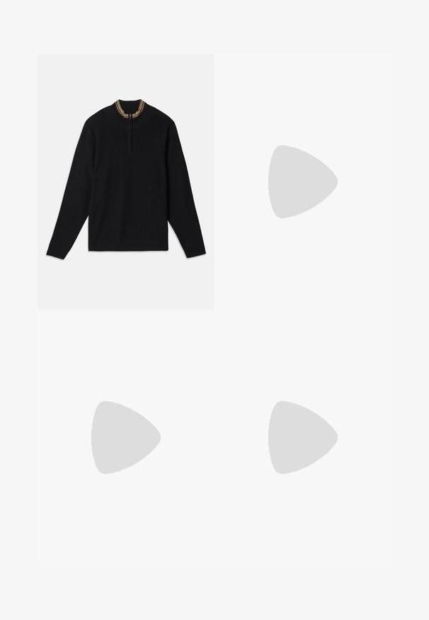 Črn rebrast pleten pulover s četrt zadrgo in večbarvnim črtastim ovratnikom. Dolgi rokavi in sproščen kroj. Mehak občutek.; Khaki hlače iz bombaža, s ravnim krojem, dvema sprednjima žepoma ter zapiranjem na gumb in zadrgo.; Bela trenerka z zaključki iz semiša, okroglo konico, ravne vezalke in kremna gumijasta podplata. Ima zeleno blagovno znamko na peti.; Mornarska usnjena torbica za pas polkrožne oblike, z zadrgo, nastavljivim pasom, teksturirano površino in kovinskimi zadrgami.