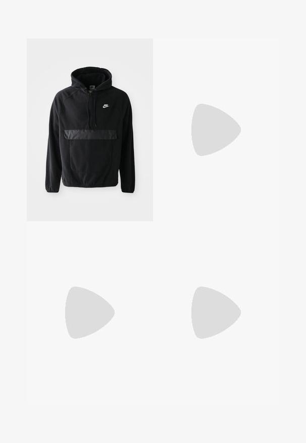 Haut à capuche noir Nike en matière polaire texturée, avec une poche avant au fini mat lisse et un capuchon à cordon. Logo sur la poitrine.; T-shirt en coton blanc avec un graphique en texte vert et rouge sur la poitrine gauche indiquant "cashart Who Pronto Subito". Manches courtes.; Shorts blancs texturés avec une taille élastique, fermeture à cordon, poches latérales et coupe décontractée. Convient pour une tenue décontractée.; Des chaussures de sport blanches avec des superpositions texturées, une semelle épaisse et des accents gris. Portées avec des chaussettes blanches et des shorts verts sur une surface bleue.