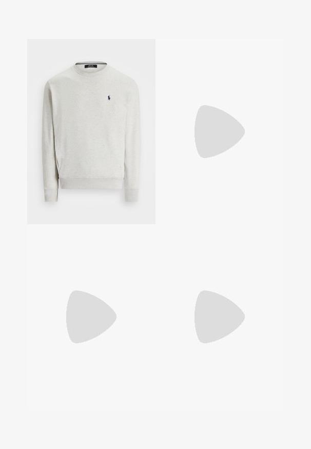 Hele halli puuvillasegust dressipluus, millel on ümmargune kaelus, pikad varrukad ja tumesinine logo tikand rinnal.; Valge puuvillane särk, millel on nokk-krae, pikad varrukad ja väike tumesinine logo rinnal. Sile pind.; Tumedad sinised slim-fit Levi's Performance teksad viie taskuga ja nähtava õmblusega valge tausta peal.; Valge tennisejalanõu, mille ülemine osa on sileda nahast ja tekstiilist ning millel on sinised ja punased aktsendid, must tall ja väike logo küljel.