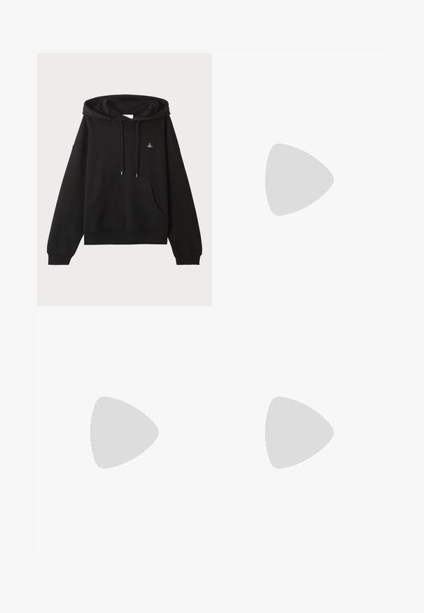 Črna kapuca iz mehkega blaga, ki ima kengurujščico, kapuco s karabinom in majhen vezen simbol na prsih.; Siv jumpsuit, izdelan iz lahkega in gladkega materiala. Ima zadrgo spredaj, elastičen pas, dolge rokave in več žepov.; Rjavi usnjeni loafer z zaokroženim nosom, šivanim detajlom, izrazito pasom čez nart in debelim črnim gumijastim podplatom.; Bela sončna očala s okroglimi okvirji in temnimi lečami. Imajo gladko plastično teksturo in majhen logo na ročaju.