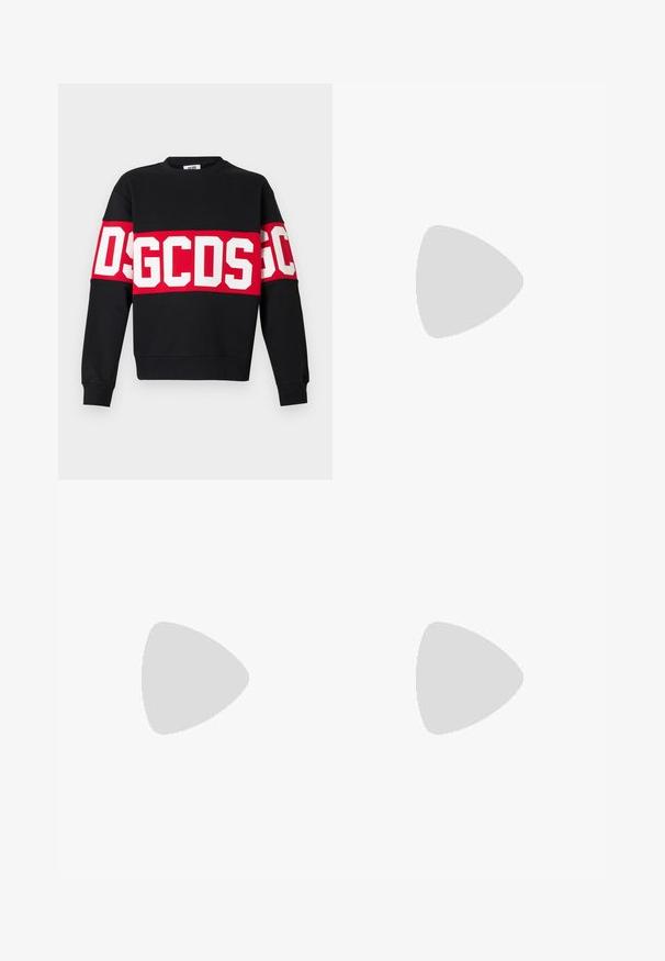 Sort sweatshirt med et bredt rødt bånd med store hvide bogstaver "DSGDCS" på tværs af brystet. Klassisk rund hals og ribbede manchetter.; Sort kortærmet T-shirt lavet af bomuld med fed hvid tekst: "ÅH, SÅ EN PERFEKT DAG" med en reference til Lou Reeds album.; Sorte sweatpants med kontrastfarvede røde striber og logo på siden. Har elastisk talje med snøre og tætsiddende ankler.; Sort læder loafers med rund tå, hvide detaljer og guldbelagte metaldele på vamps. Har et struktureret patch og stablet hæl.