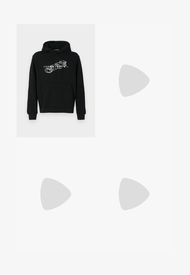 Black hooded sweatshirt made of fabric with a front pocket. Features white "JACK & JONES" text and graphic design on the chest.; Levi's® Plus BIG ORIGINAL TEE - Basic T-shirt - deep jungle; Black sweatpants made from soft material, featuring an elastic waistband with adjustable drawstring, and tapered cuffs at the ankles.; Canvas sneakers in off-white with a round toe, featuring beige rubber soles and five eyelets for laces, textured finish on the upper.