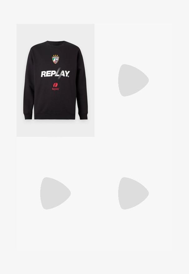 Fekete pulóver "REPLAY" logóval és a Replay FC címerével, három csillaggal és olasz zászló színekkel az elülső középen.; Fekete pamut póló, kerek nyakkivágással és rövid ujjakkal. A "REPLAY" szó fehér színben hímzett a mellkason.; Fekete farmernadrág egyenes szárvágással, öt zsebbel, gombos záródással és enyhe elhalványulással az anyagon.; Replay FIELD MELT 25 - Sportcipő - black