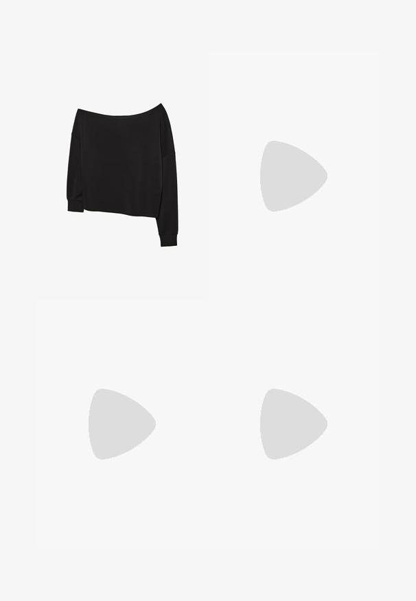 Top lungo a maniche lunghe nero, scollato sulle spalle con vestibilità ampia; morbido tessuto in cotone misto; ampio scollo; maniche morbide; polsini e orlo a costine.; Pantaloni neri a gamba dritta, con tasche frontali e spacchi laterali all'orlo. Realizzati in tessuto morbido e liscio. Adatti a diverse occasioni.; Pump in suede viola con punta affusolata, tacco basso e decorazioni in hardware nero nella parte anteriore, caratterizzato da una superficie liscia e un design classico.; Borsa tote in pelle nera con texture liscia, forma rettangolare e due manici lunghi. Nessun hardware o decorazione visibile.