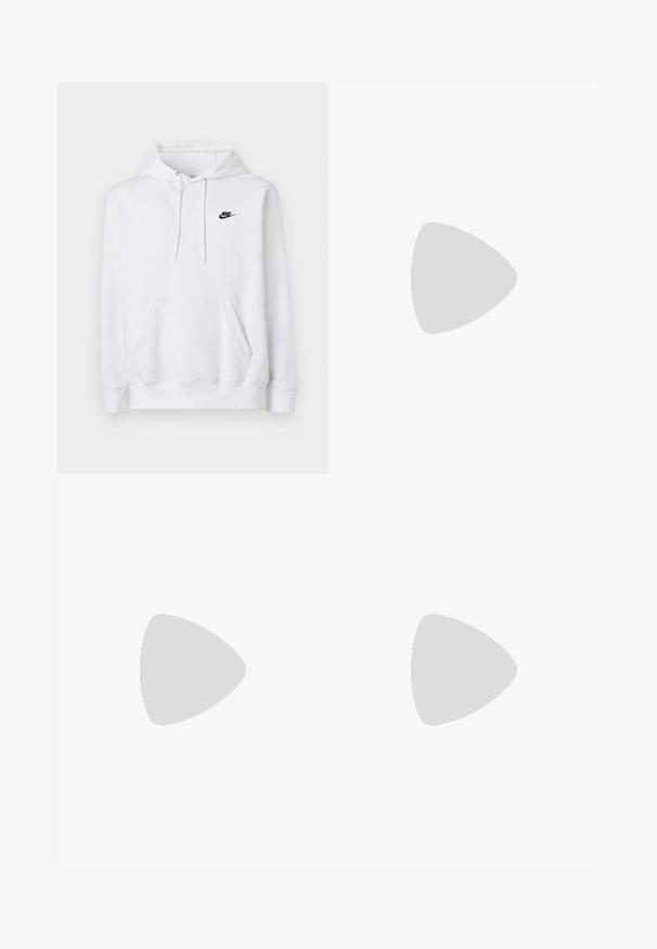 Balta nu Hoodie, pagaminta iš minkštos medžiagos, su ilgomis rankovėmis, priekyje kengūros kišenė ir juodas Nike logotipas kairėje krūtinės pusėje. Reguliuojama gobtuvė.; Pegador DAULE BAGGY WORKWEAR - Platūs džinsai - washed blue; Baltos Nike Air Max 90 sportbačiai su.comi ir odos viršumi, perforuota pirštų dėžute ir matomu oro pagalvėle kulne.; Juodi akiniai saulės su matinio paviršiaus užbaigimu, stačiakampiai lęšiai, švelnus lenkimas ant šventyklų, subtilus logotipo detalizavimas ir dūminiai lęšiai.