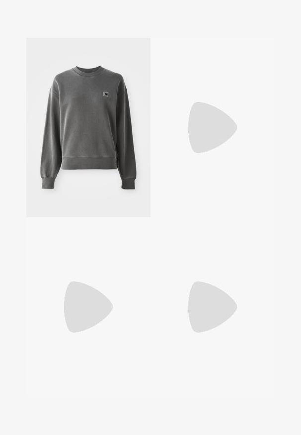 Hall hall, mis on valmistatud siledast puuvillaste segudest, ringikujuline kaelus, soonikpitsid ja väike logopatch vasakul rinnal.; Must mustriba ümmarguse kaelusega ja raceri seljaosaga. Omab tugevdatud vöökohta valge "carhartt" brändimisega. Pehme kangast tekstuur.; Must musta laiad jõhkrad püksid, mis on valmistatud denimist, kõrge vöökoha, esise nupu sulgemise ja küljetaskutega. Sile tekstuur minimaalse õmblusega.; Pruunid spordijalatsid, millel on tekstuuriga pind, läikivad aksendid ja ümardatud mullid talla peal, kombineeritud helesinate pükste jaotusega.