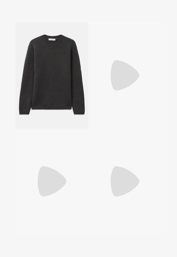 Temno siva pletena jopica z okroglim izrezom, rebrastimi manšetami in robom. Tkanina ima teksturiran videz in običajen kroj.; Sive traperice z naravnim krojem, zasnovo s petimi žepi, zankami za pas in sprednjim gumbom. Diskretno zbledenje za teksturo.; Bela trenerka z zaključki iz semiša, okroglo konico, ravne vezalke in kremna gumijasta podplata. Ima zeleno blagovno znamko na peti.; Bežna usnjena torba čez ramo z teksturirano površino, ki vključuje sprednji žep na zadrgo in nastavljiv črn trak. Logotip je prikazan spredaj.