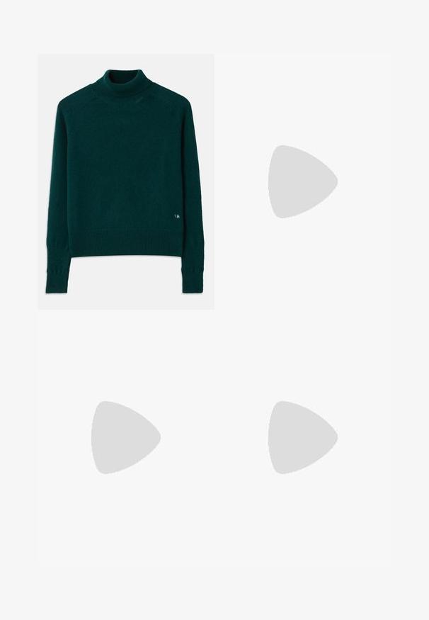 Tamszaļš augstais apkakles džemperis, kas izgatavots no mīksta adījuma auduma. Ar ribotām aprocēm un apakšmalu, kā arī ar smalku logotipa detaļu kreisajā apakšējā stūrī.; Melnas ādas bikses ar taisnu kāju dizainu, ar sānu šuvēm un gludu tekstūru, papildinātas ar paslēptu priekšējo rāvējslēdzēju.; Melnas ādas siksniņu augstpapēžu kurpes ar norādītu purngalu, plānu potītes siksniņu un stiletto papēdi. Arī ar sasietu detaļu uz vamp.; Melnas ādas plecu soma ar ģeometrisku dizainu, kas aprīkota ar divām rokturiem un zeltainu zīmolu priekšpusē. Gluda tekstūra un strukturēta forma.