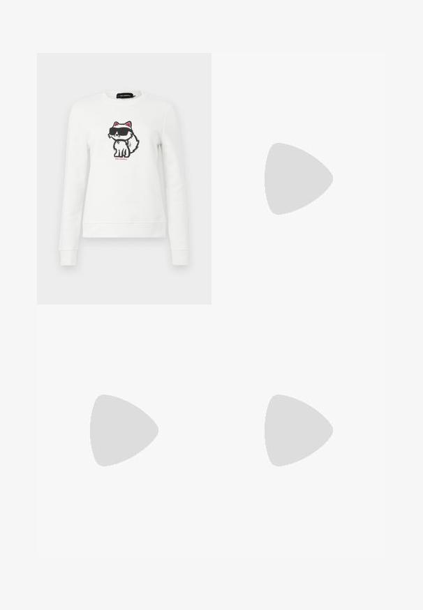 Sudadera blanca con un zorro de dibujos animados que lleva gafas de sol negras y detalles en rosa, hecha de una tela suave, con un cuello redondo y puños de canalé.; Falda plisada en color terracota con una cinturilla negra, que presenta pliegues verticales y una textura suave. La longitud llega a la mitad de la pantorrilla.; Mules de cuero negro con punta afilada y tacón bajo y cuadrado. Textura suave con un diseño elegante. Parte trasera abierta con detalles mínimos.; Bolso de mano de cuero beige con una forma triangular estructurada, que cuenta con un asa de cadena plateada y un logotipo en cursiva de metal.